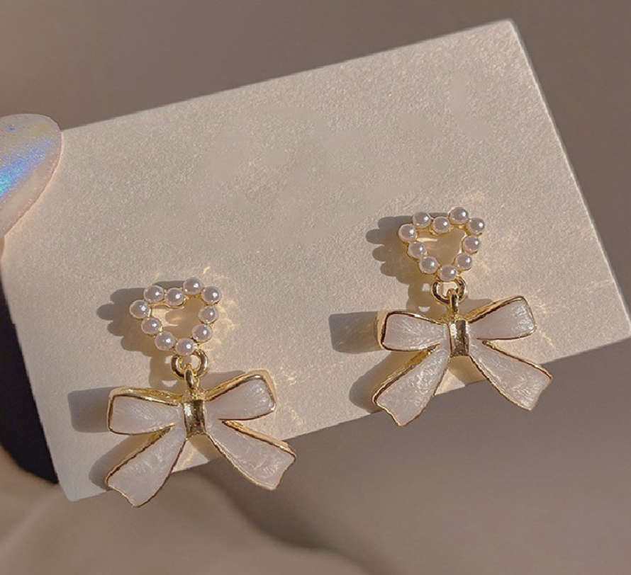 Elegant Bow pearl Earrings